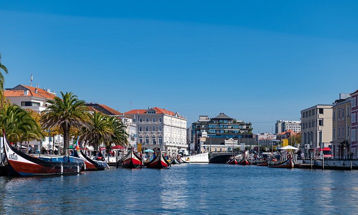 Город Авейру (Португальская Венеция) и Коста-Нова — городок с радужными полосатыми рыбацкими домиками (сказка или сон?)